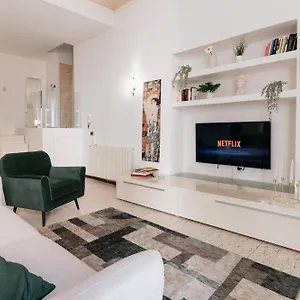 Four Luxury Art Apartment